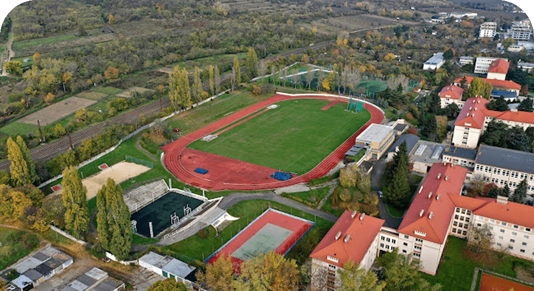 Atletický ovál ŠD Mladá Garda